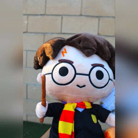 ✨🆕✨ Harry Potter. Seasonal Plush Room Décor - Picture 3 of 11